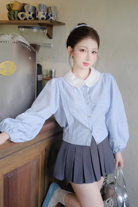 BABY BLUE LINEN TOP hover